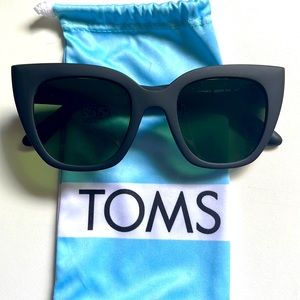 Toms Sydney Matte Black Traveler Collection - Brand New!